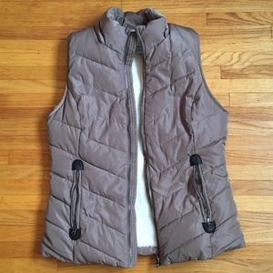 Puffer vest with faux fur lining
